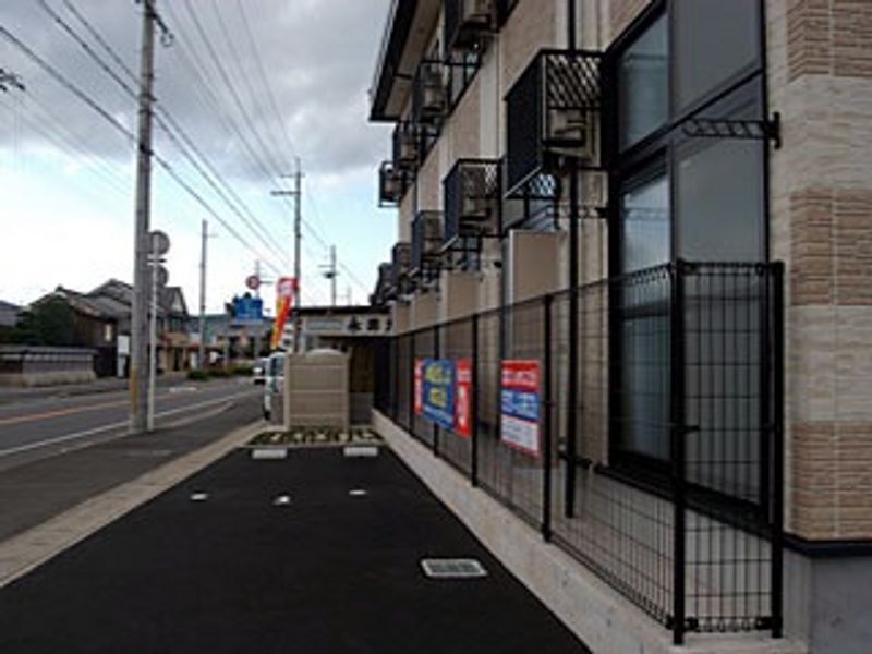 レオパレス行永 駐車場