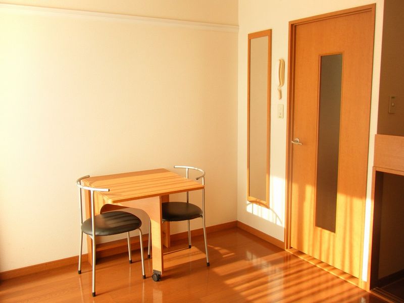 レオパレス久喜南 居間