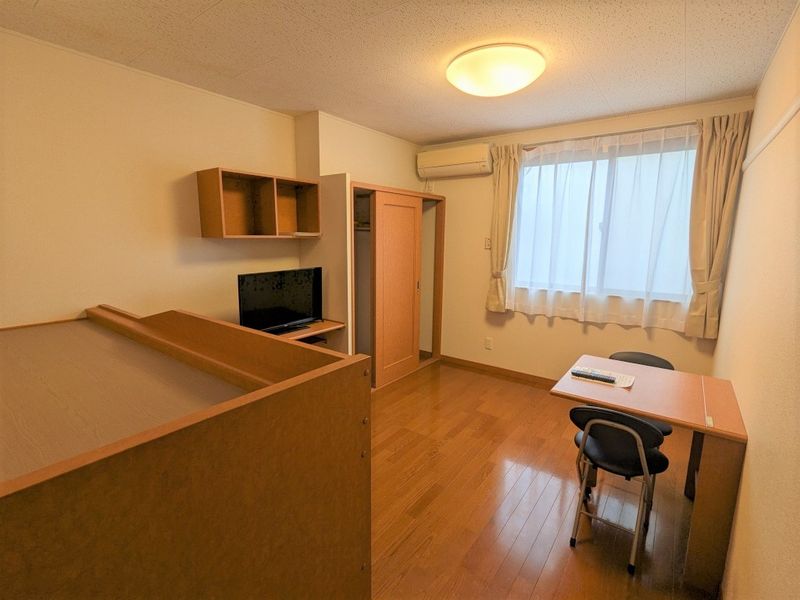 レオパレスグレイス木太 居間