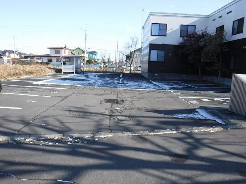 レオパレスフローラ 駐車場