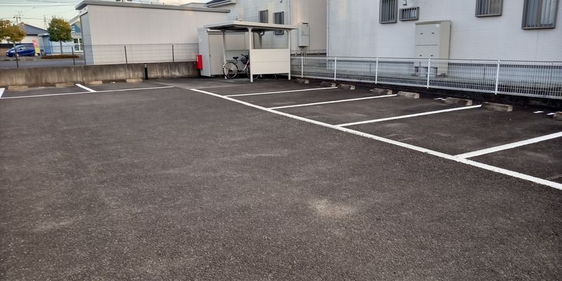 レオパレスフローラ新町 駐車場