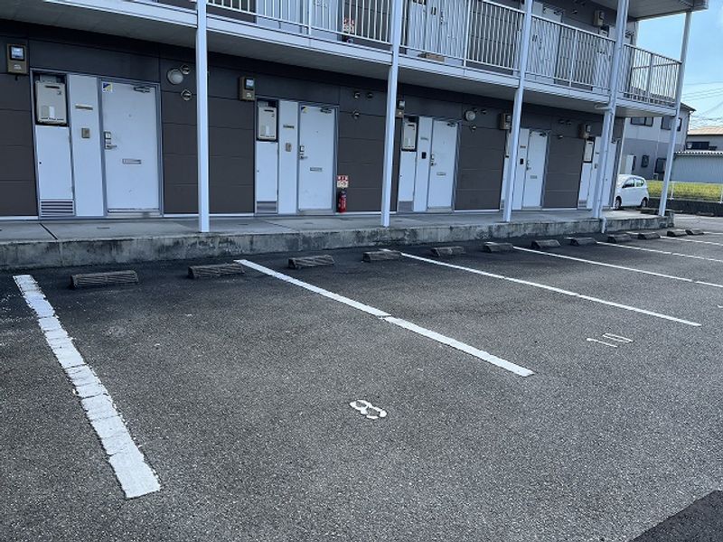 レオパレスカズⅠ 駐車場