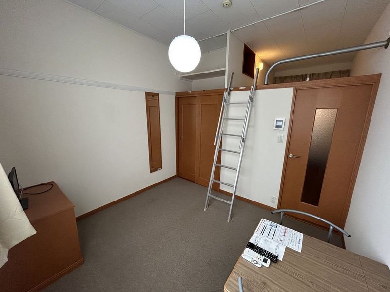 レオパレスクレール本内 居間
