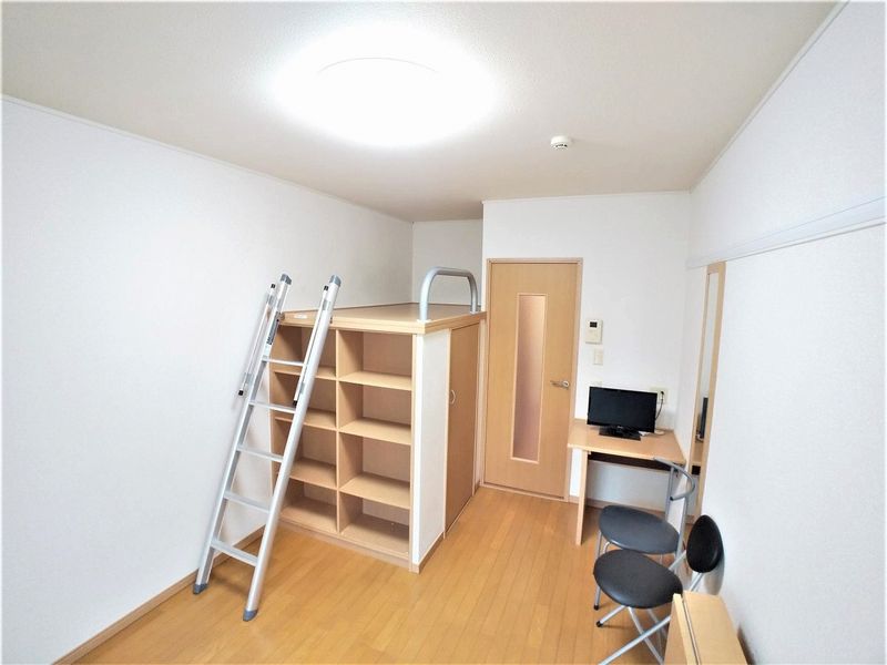 レオパレスハーモニー蕨 居間