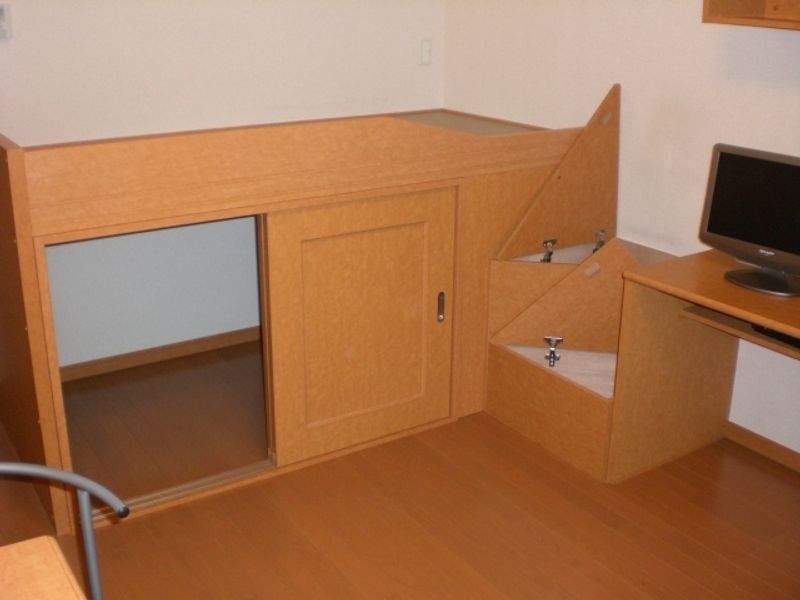 レオパレスファミール加賀 居間