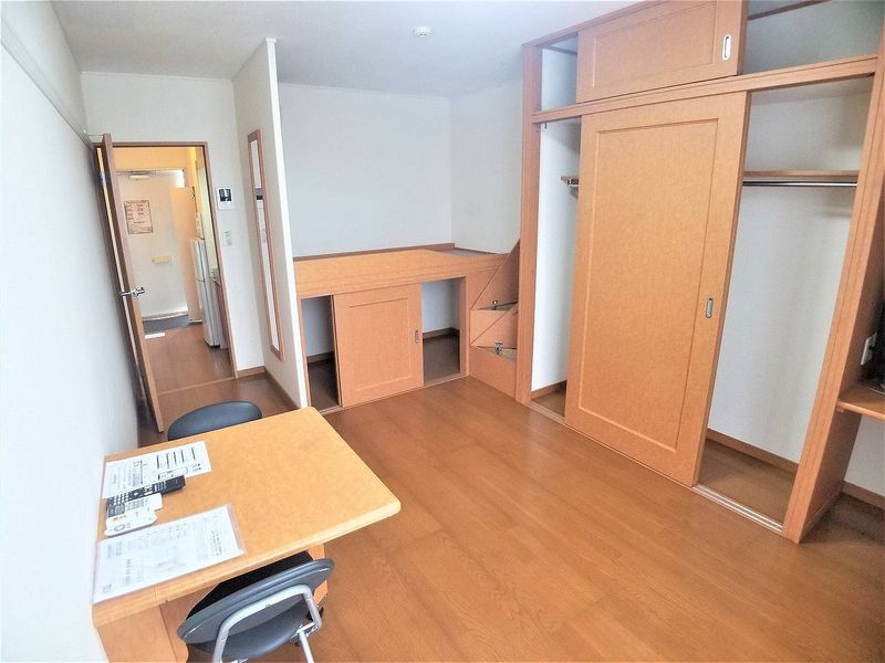 レオパレス笹原 居間