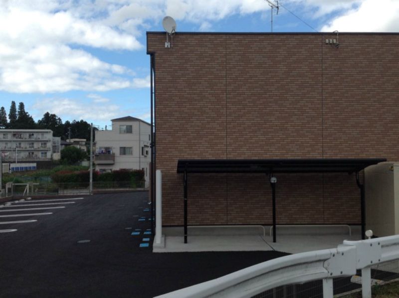 レオネクスト小鶴　二番館 駐車場