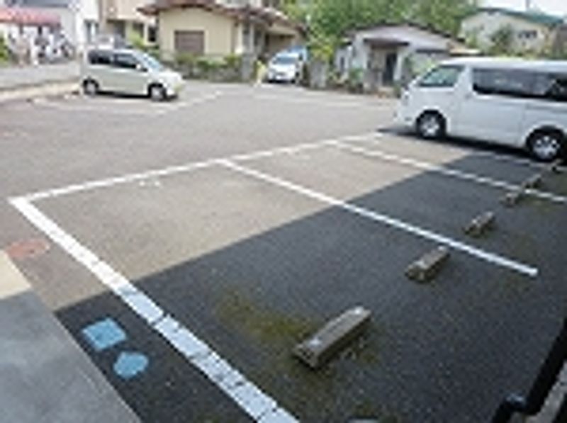 レオパレスセキュア 駐車場