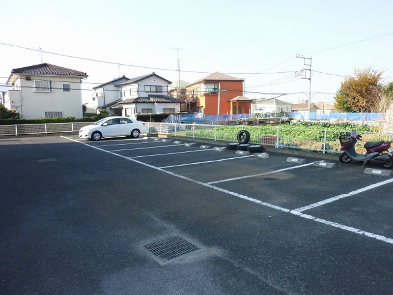 レオパレスさくら荘 駐車場