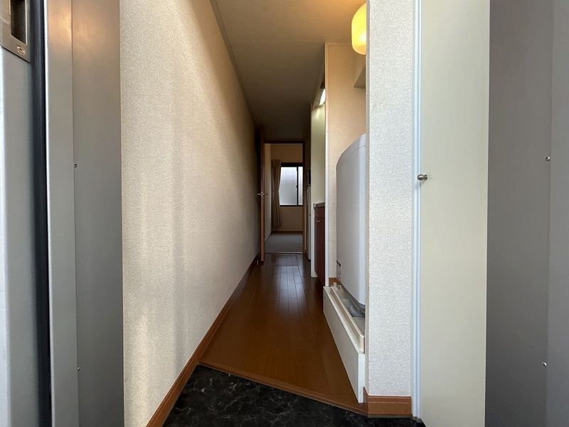 レオパレスクレール岸町 玄関