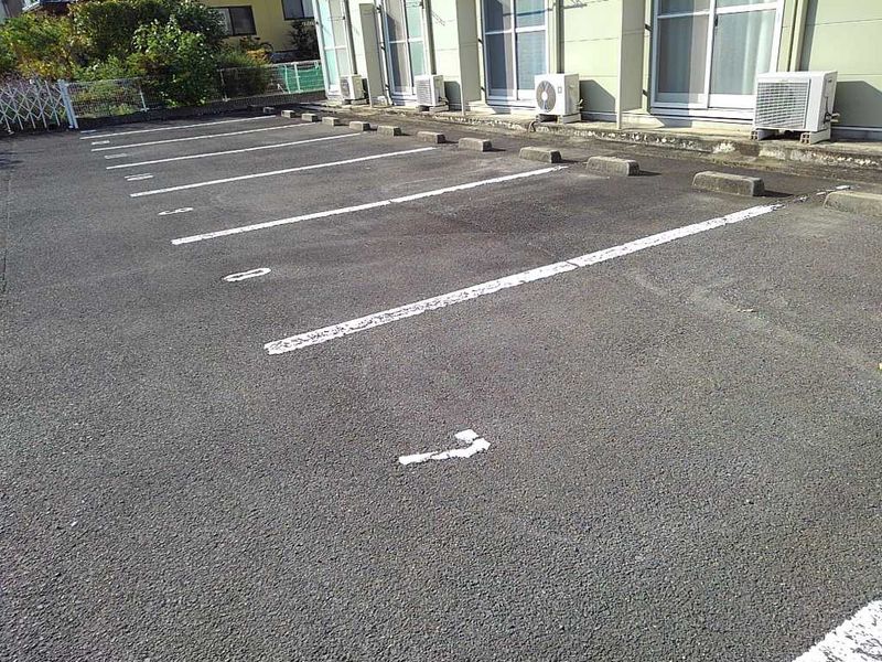 レオパレスＡＭＯＲＥ 駐車場