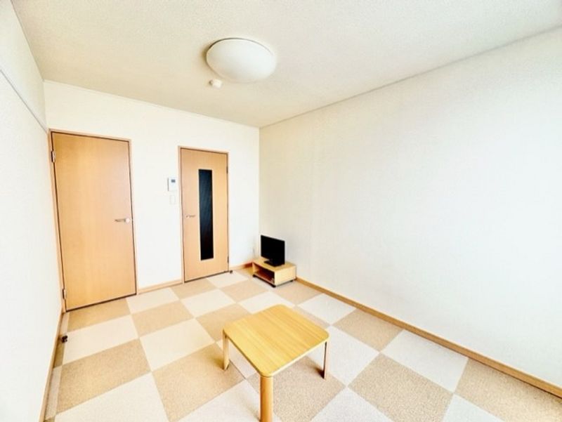 レオパレスウイング北坂戸 居間