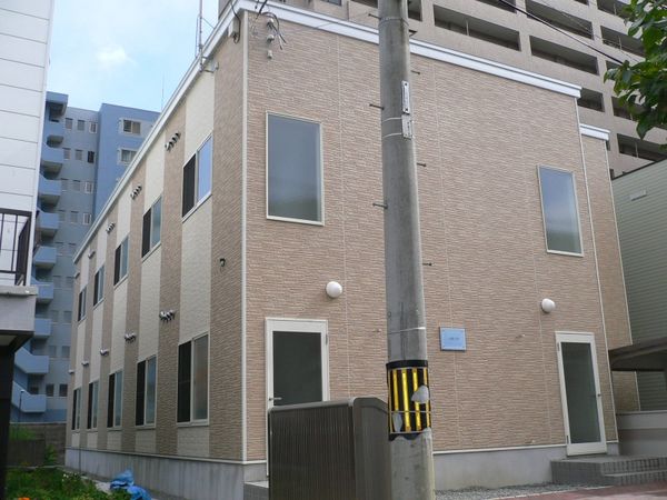 レオパレスこまくさ 外観