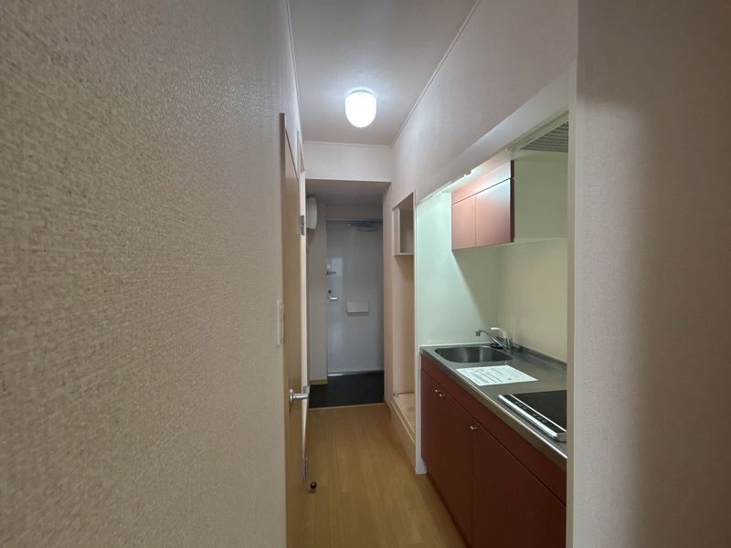 レオパレスしろがね 玄関