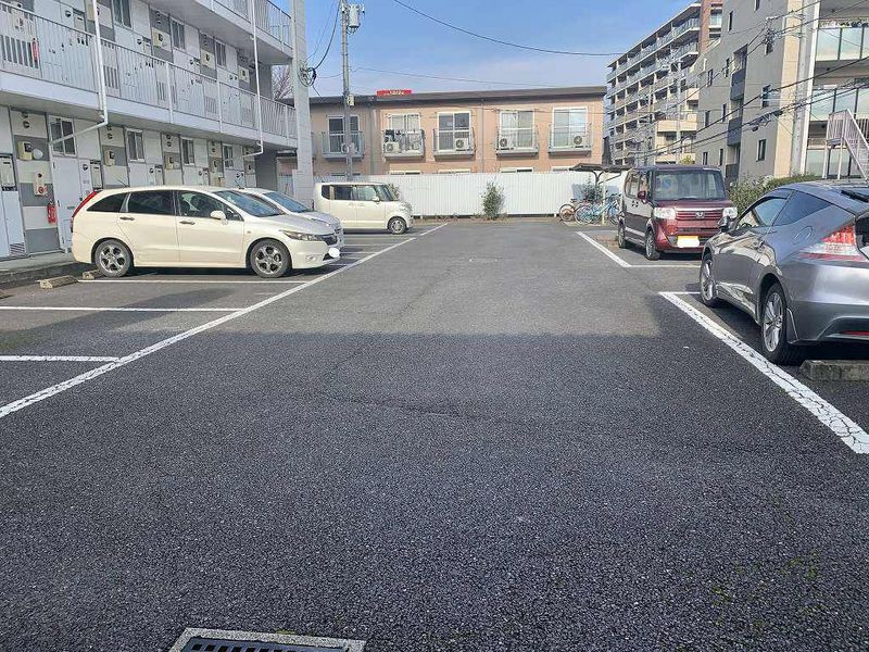 レオパレスカネエーズ吾妻 駐車場