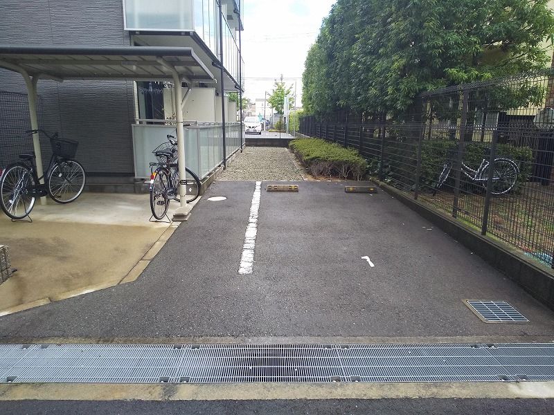 レオネクストカルミア 駐車場