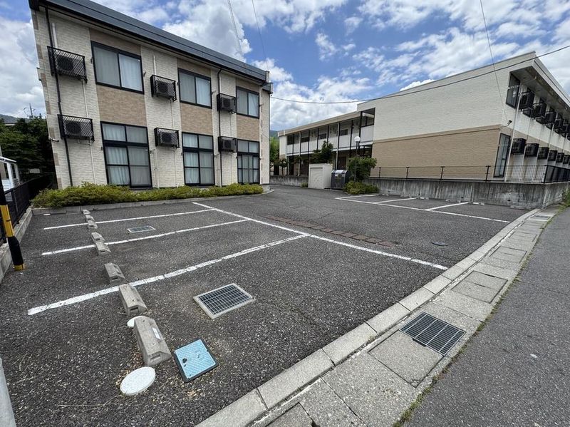 レオパレスル　ヴァン 駐車場