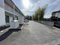 レオパレスメゾンドゥトロッポ 駐車場