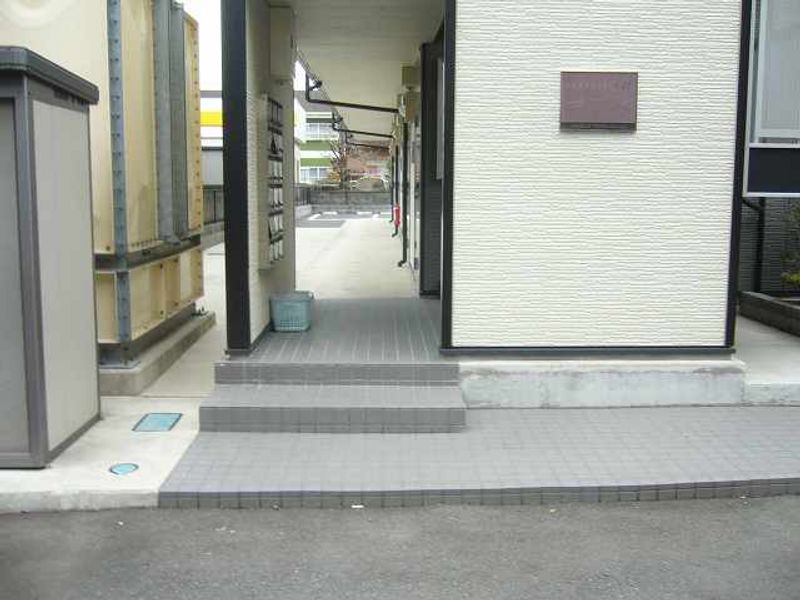 レオパレスアイあいビレッジ エントランス