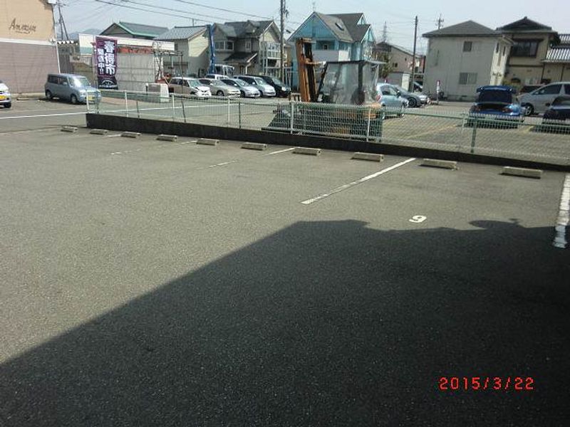 レオパレスルーチェ 駐車場