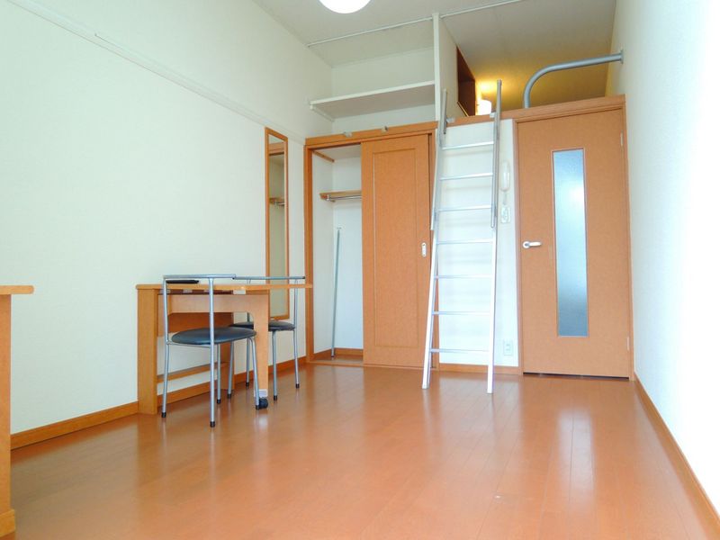 レオパレスアズミール 居間