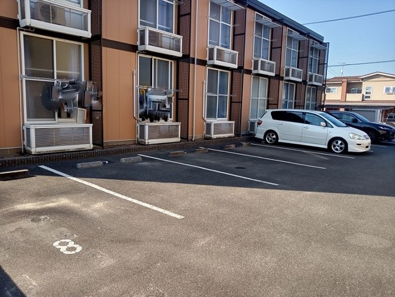 レオパレスＥＭＩ 駐車場