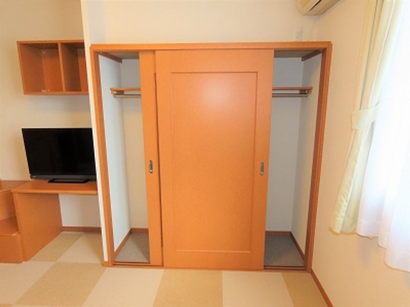 レオパレスつくし 収納