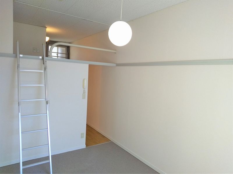 レオパレスＫ 居間