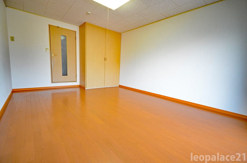 レオパレス建山弐番館 居間