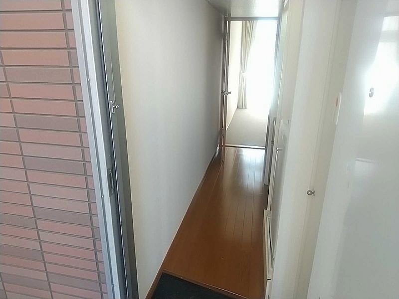 レオパレスグランパルク小柳 玄関