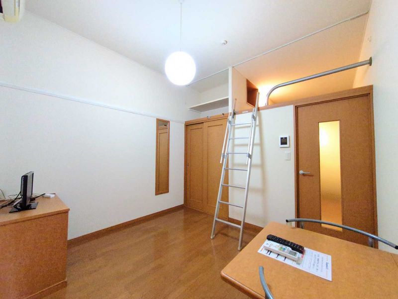 レオパレス北条東 居間