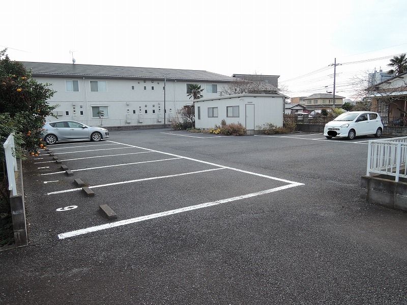 レオパレスセリオン 駐車場