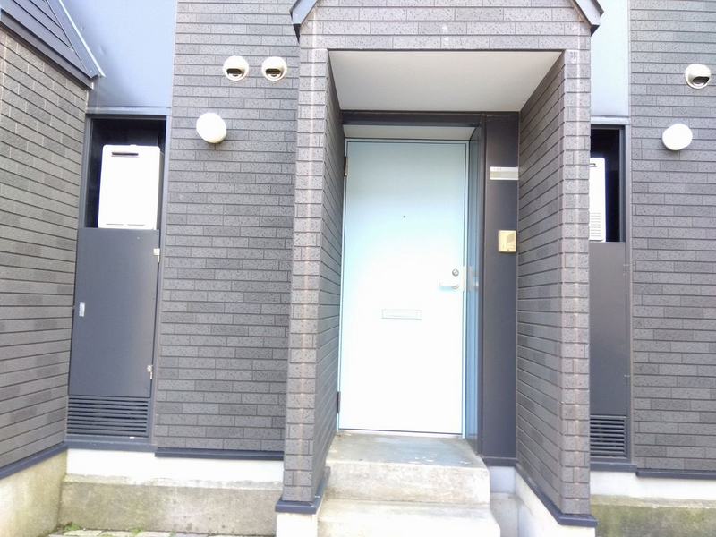 レオパレスサトウ 玄関