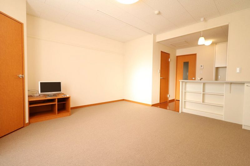 レオパレスルミナス 居間