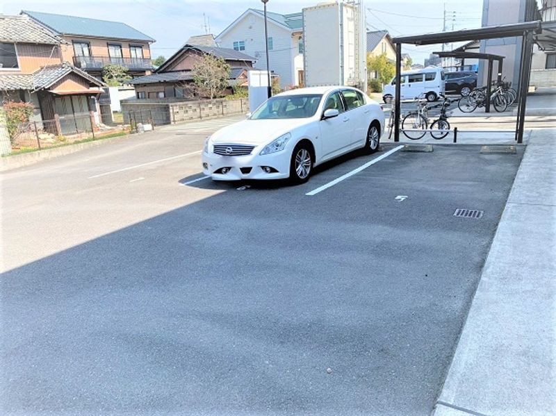 レオネクストそらまめⅡ 駐車場