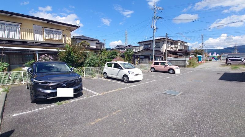 レオパレスエスポワール 駐車場