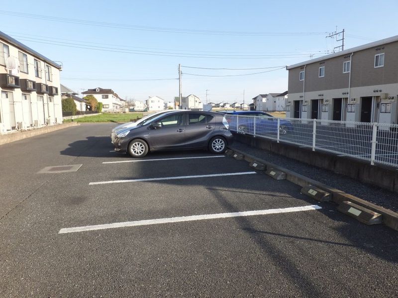 レオパレスカーム 駐車場