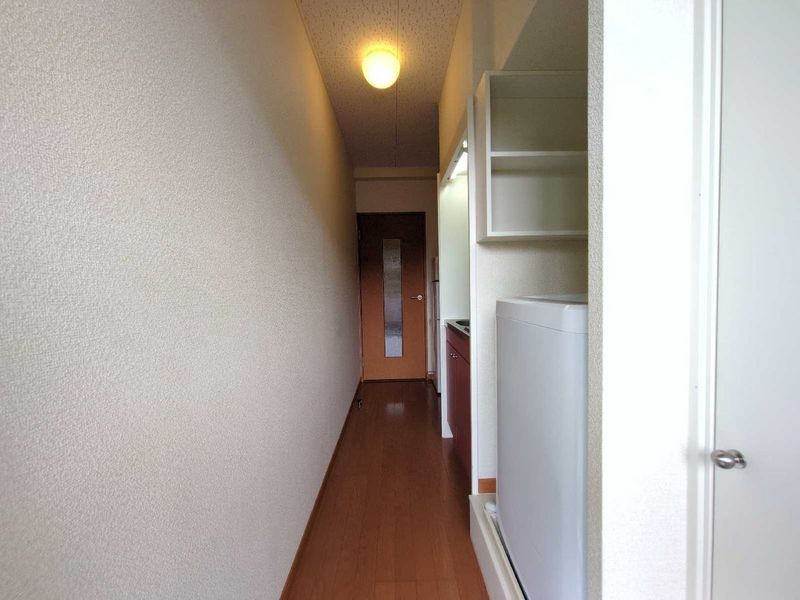 レオパレスジュネス 玄関
