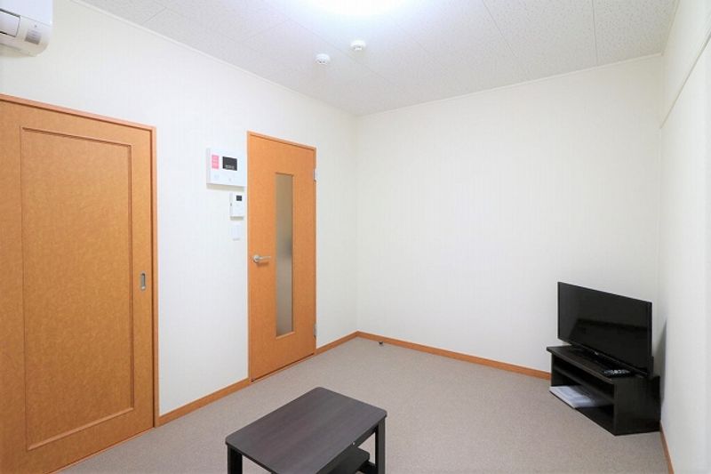 レオパレス蛍茶屋 居間