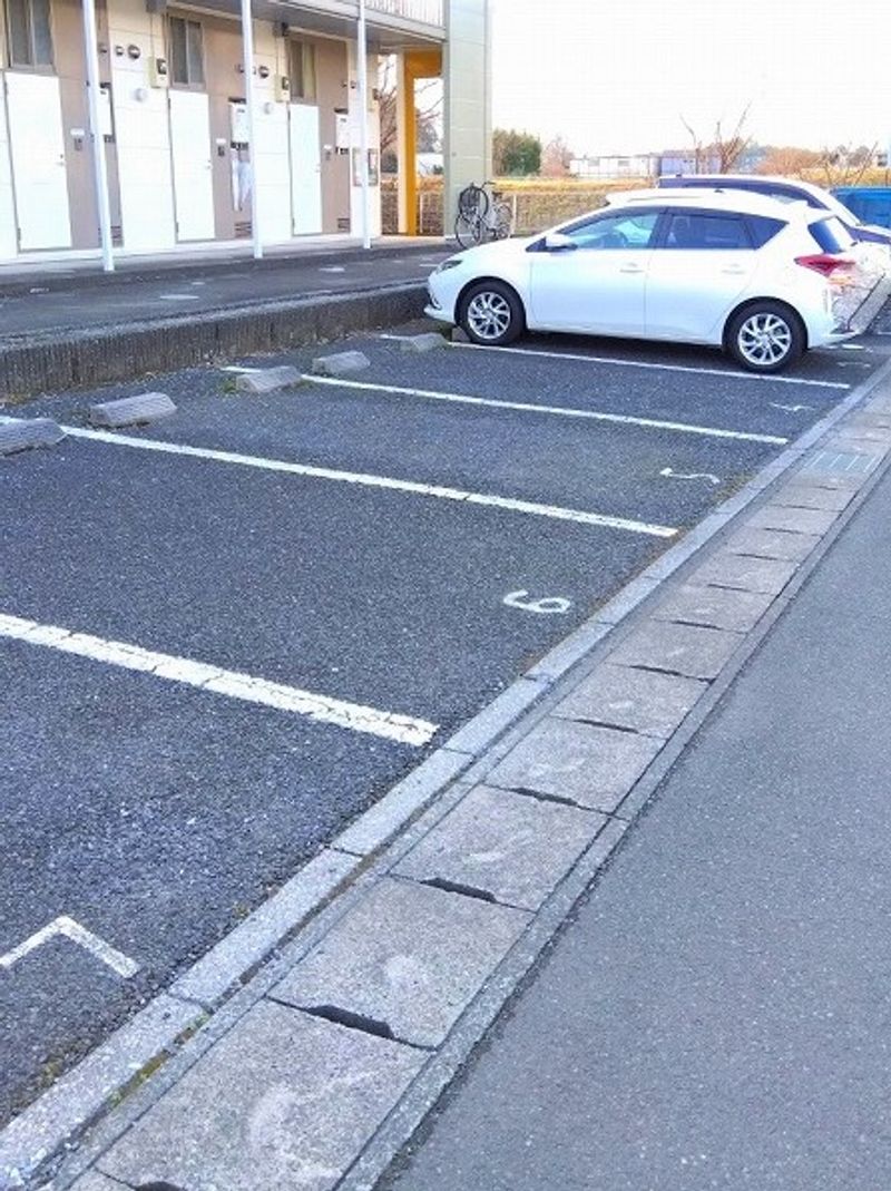 レオパレス東松戸 駐車場