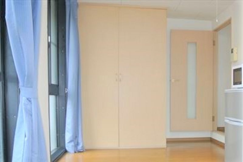 レオパレス里 居間