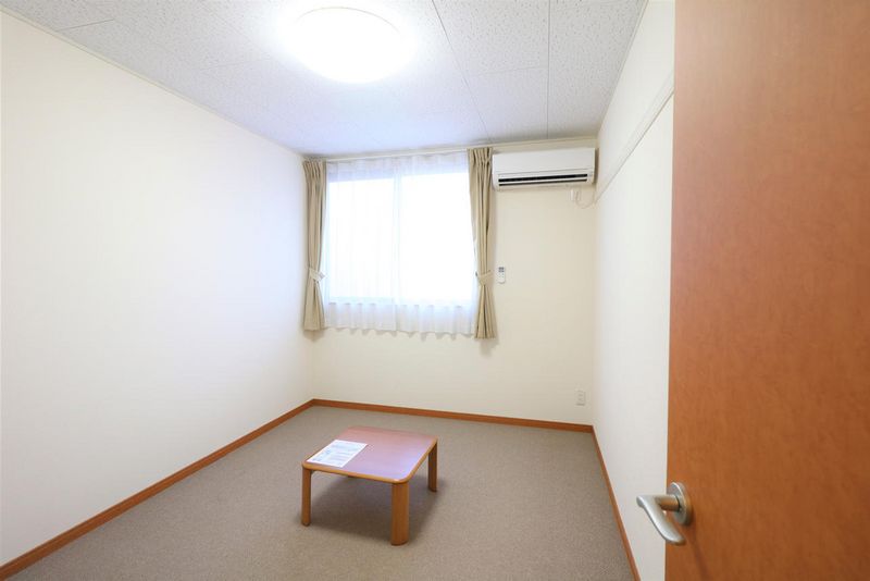 レオパレス吉川 居間