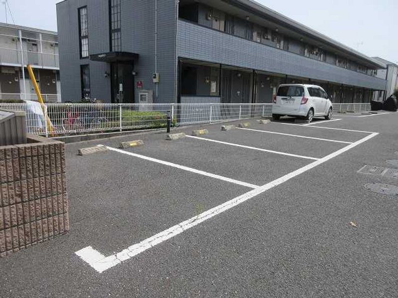 レオネクストヴィラージュ 駐車場