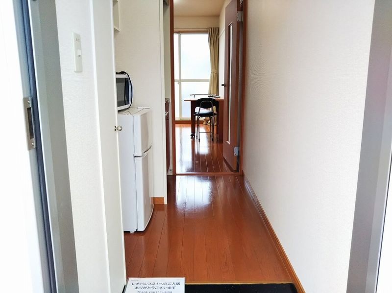 レオパレス千現 玄関