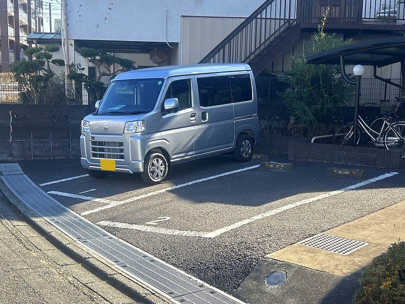レオパレスサンモール 駐車場