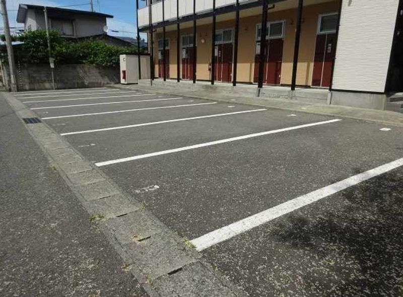 レオパレスピース　ワン 駐車場