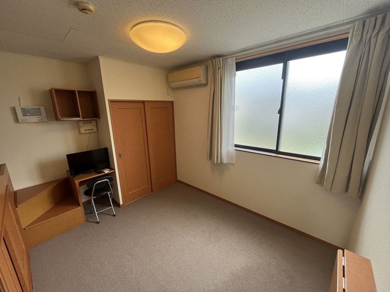 レオパレスラ　プランタン　Ⅱ 居間