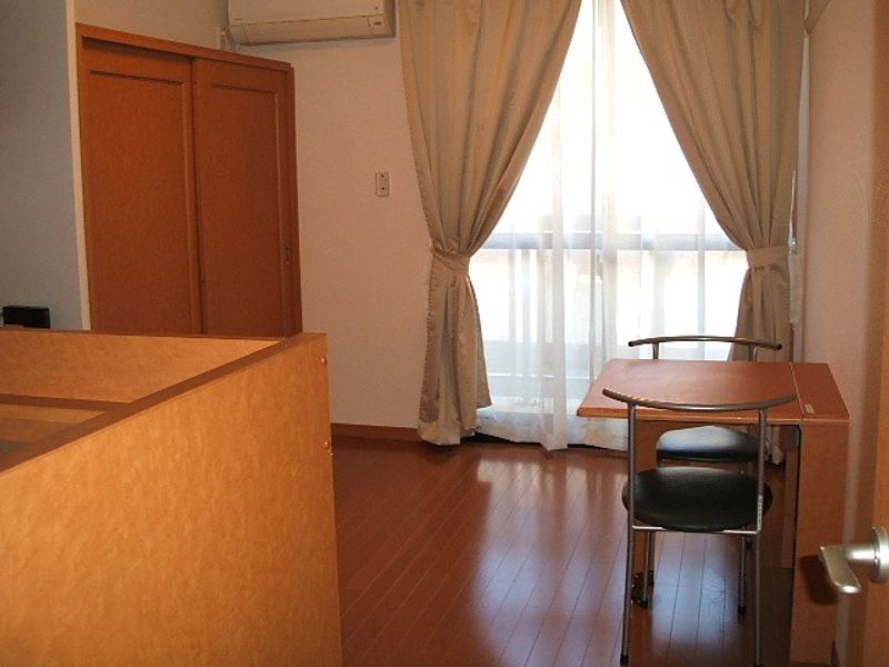 レオパレス堀口 居間