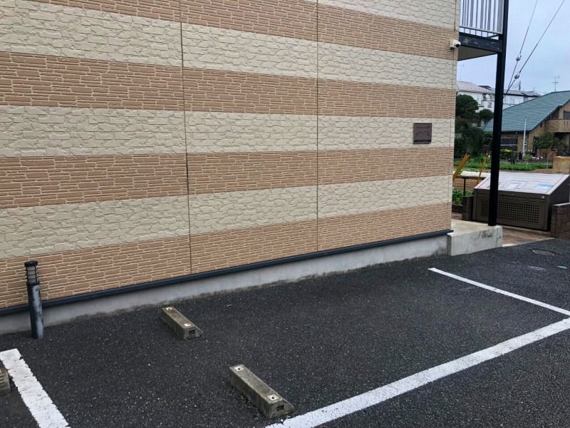 レオパレスセントーレア 駐車場