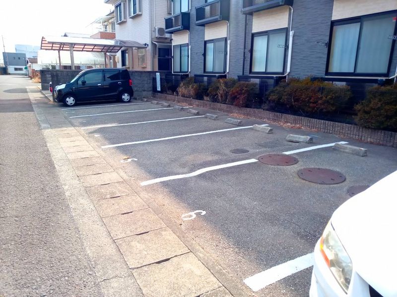 レオパレスＮＡＹＡ２００６ 駐車場